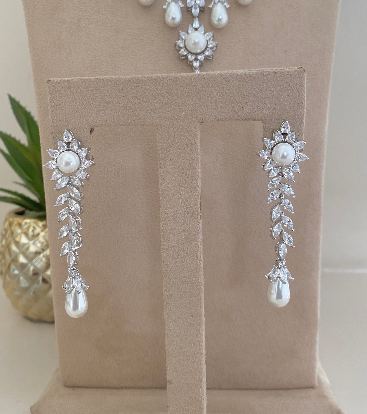 Vistara Necklace Set
