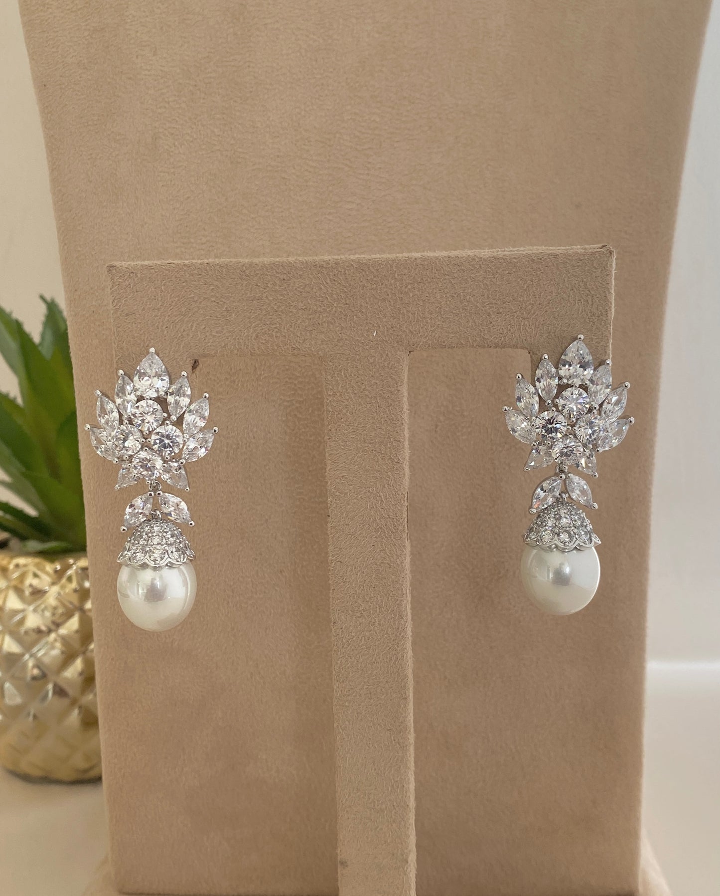 Elure Necklace Set