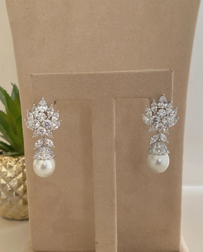 Elure Necklace Set