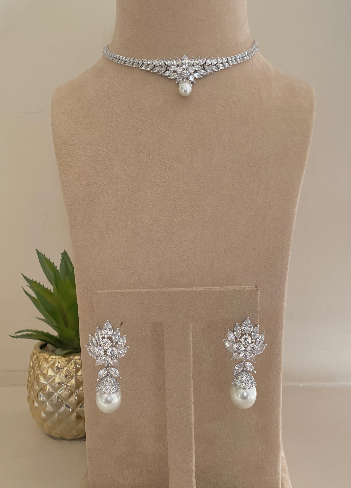 Elure Necklace Set