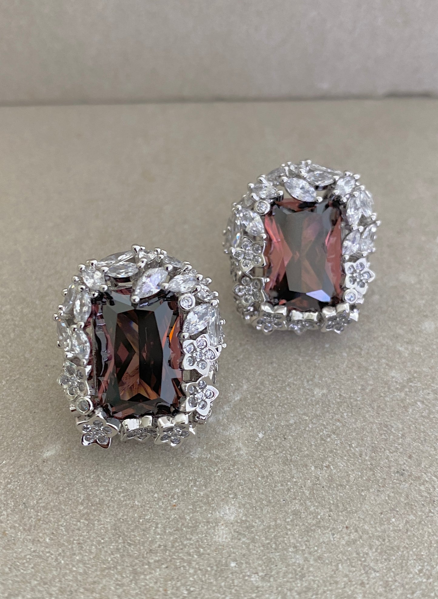 Gemvault Studs
