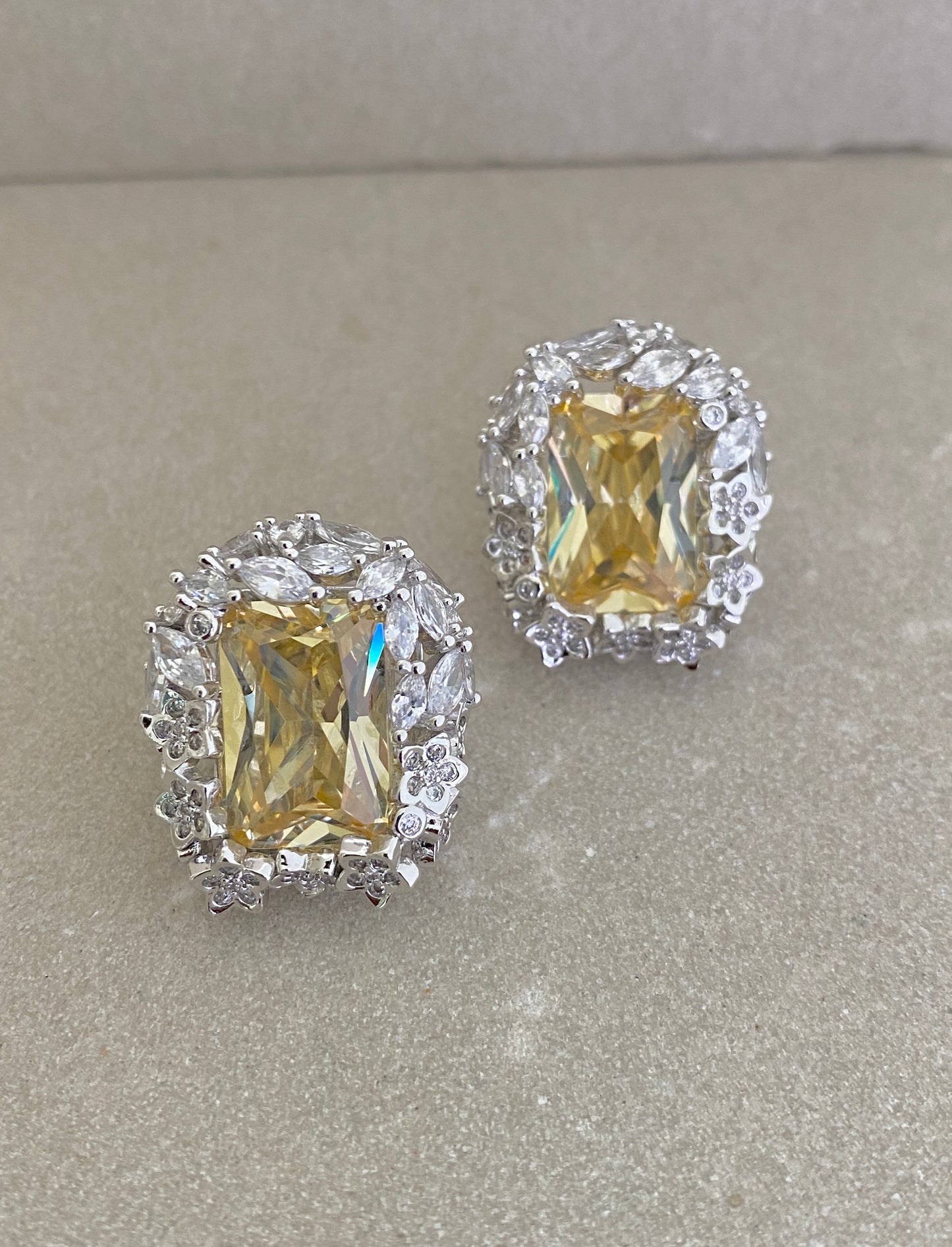 Gemvault Studs