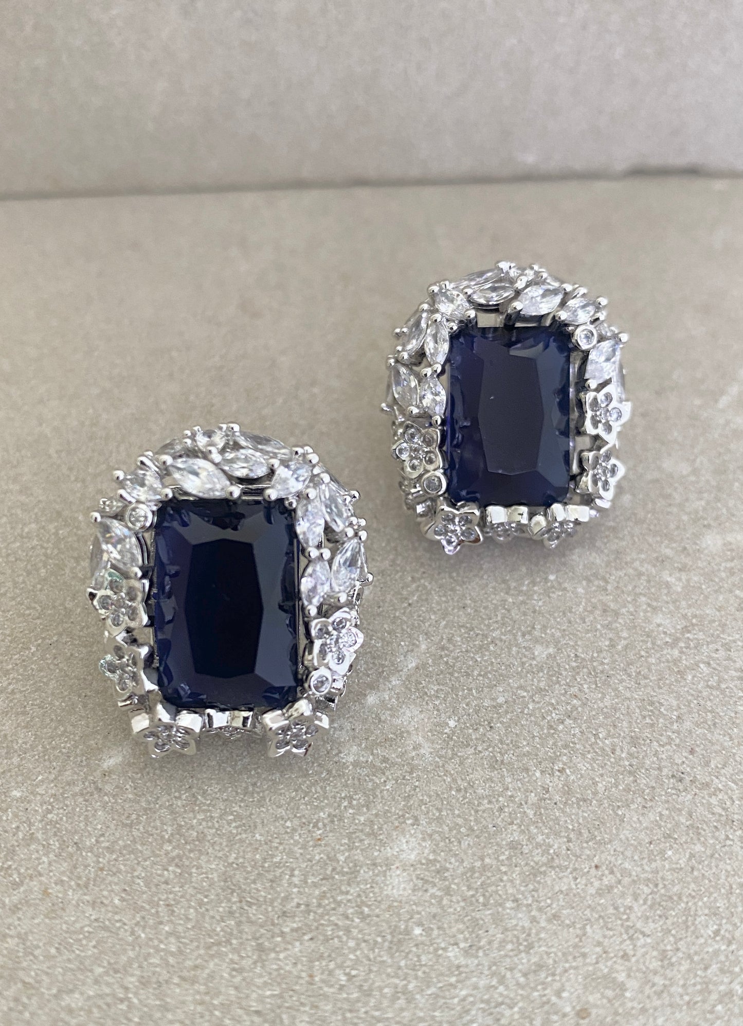 Gemvault Studs
