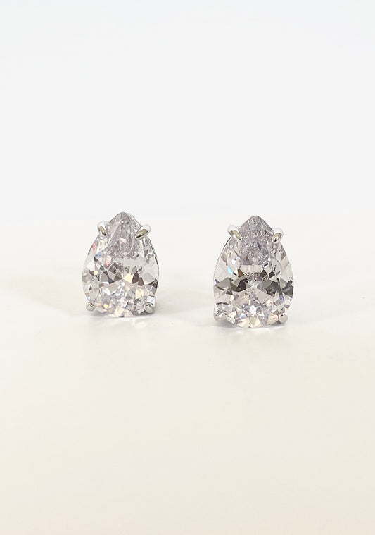 Pear shape solitaire studs