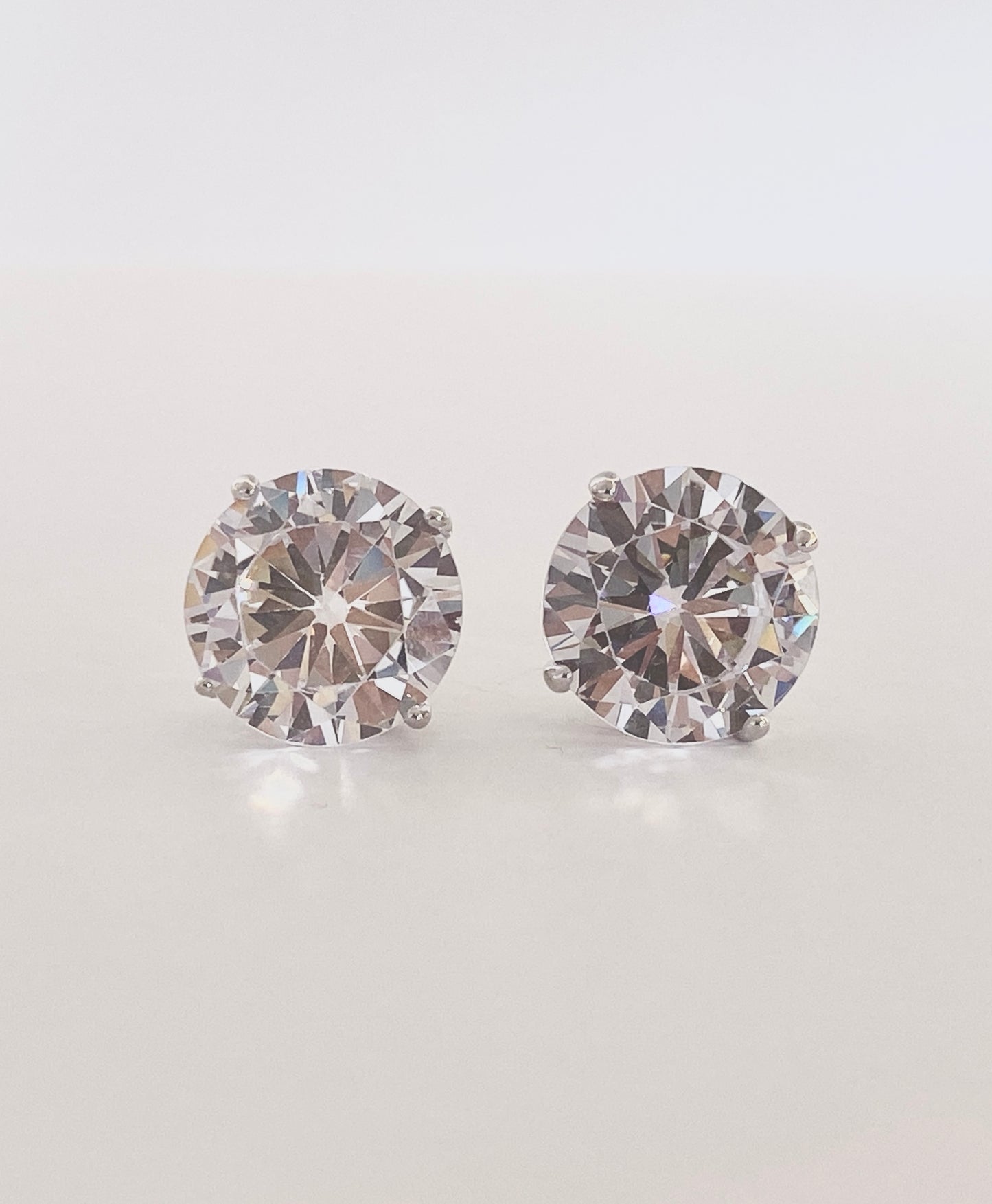 6 crt Solitaire Studs