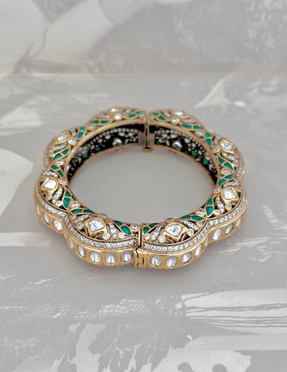 Textured Heritage Gold Bangles (Size 2.2)