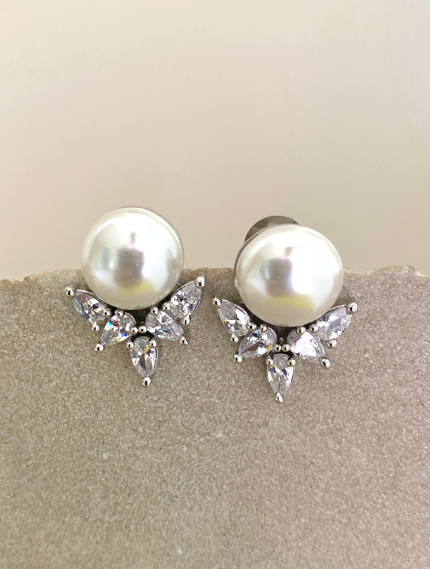 Velra studs