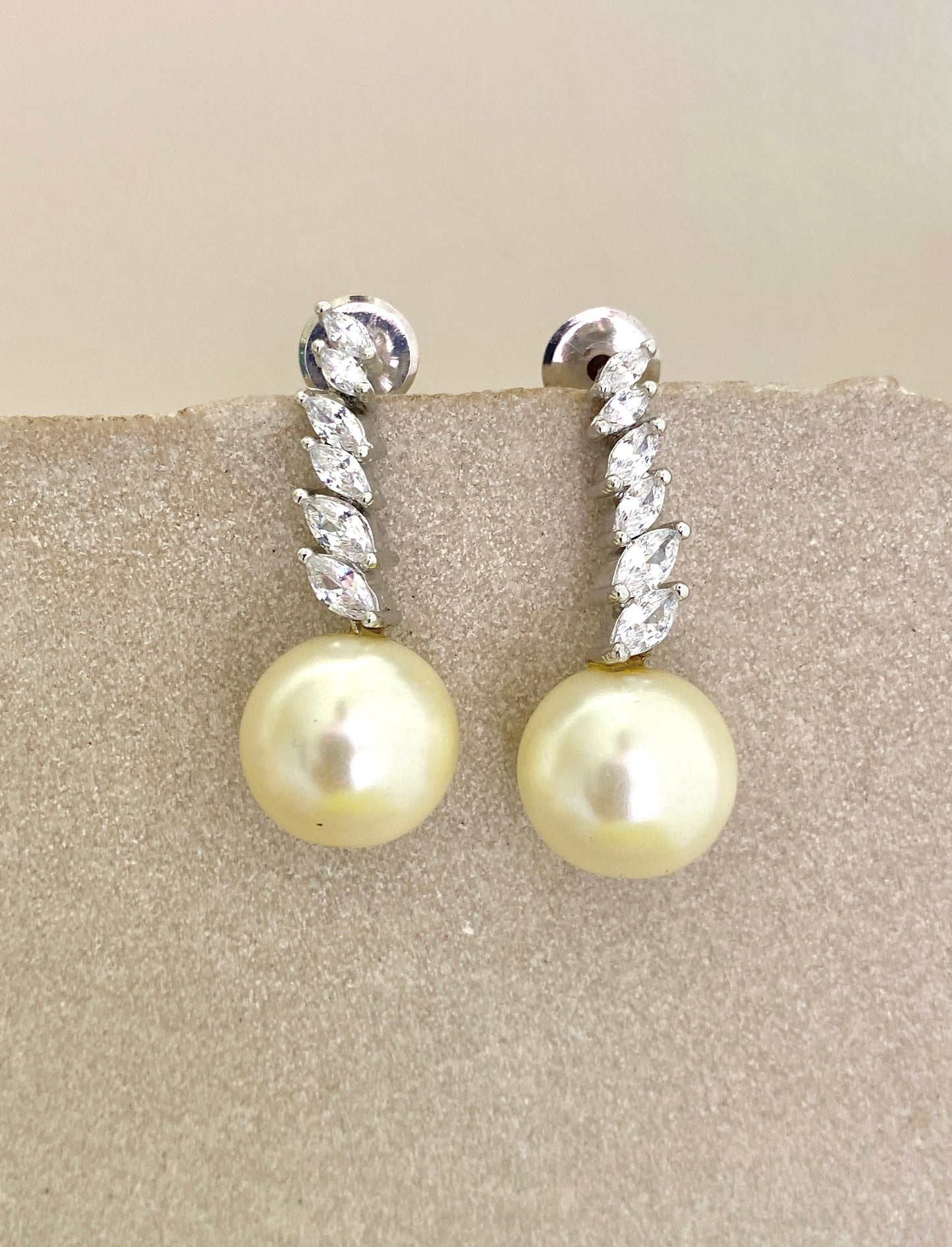 Tirra studs