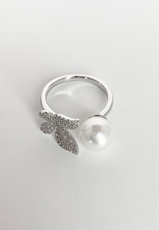 Flutter Pearl Ring