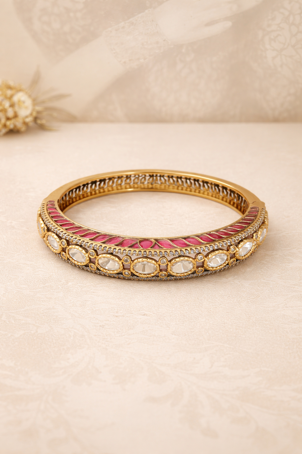 Victorian Aura Kundan Bangle