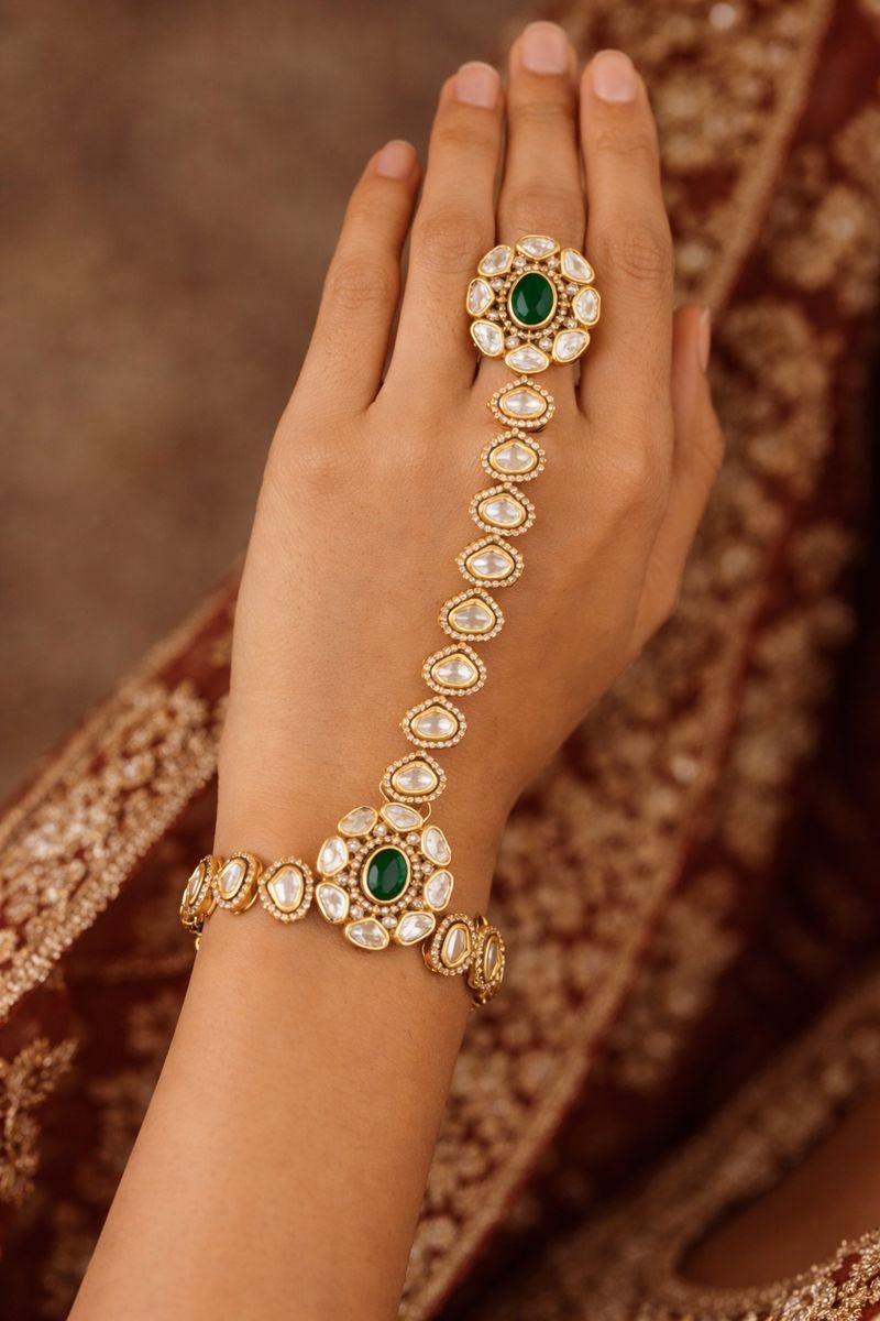 Elegant Strand Hathphool