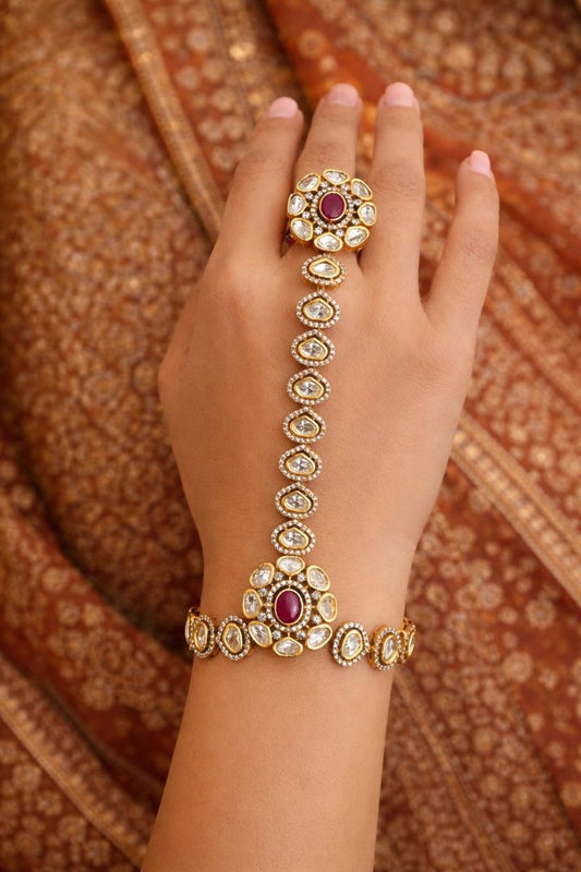 Elegant Strand Hathphool