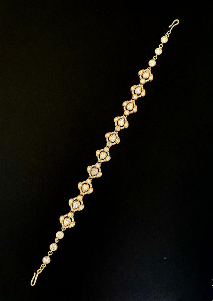 Traditional Gold Finish Mathapatti