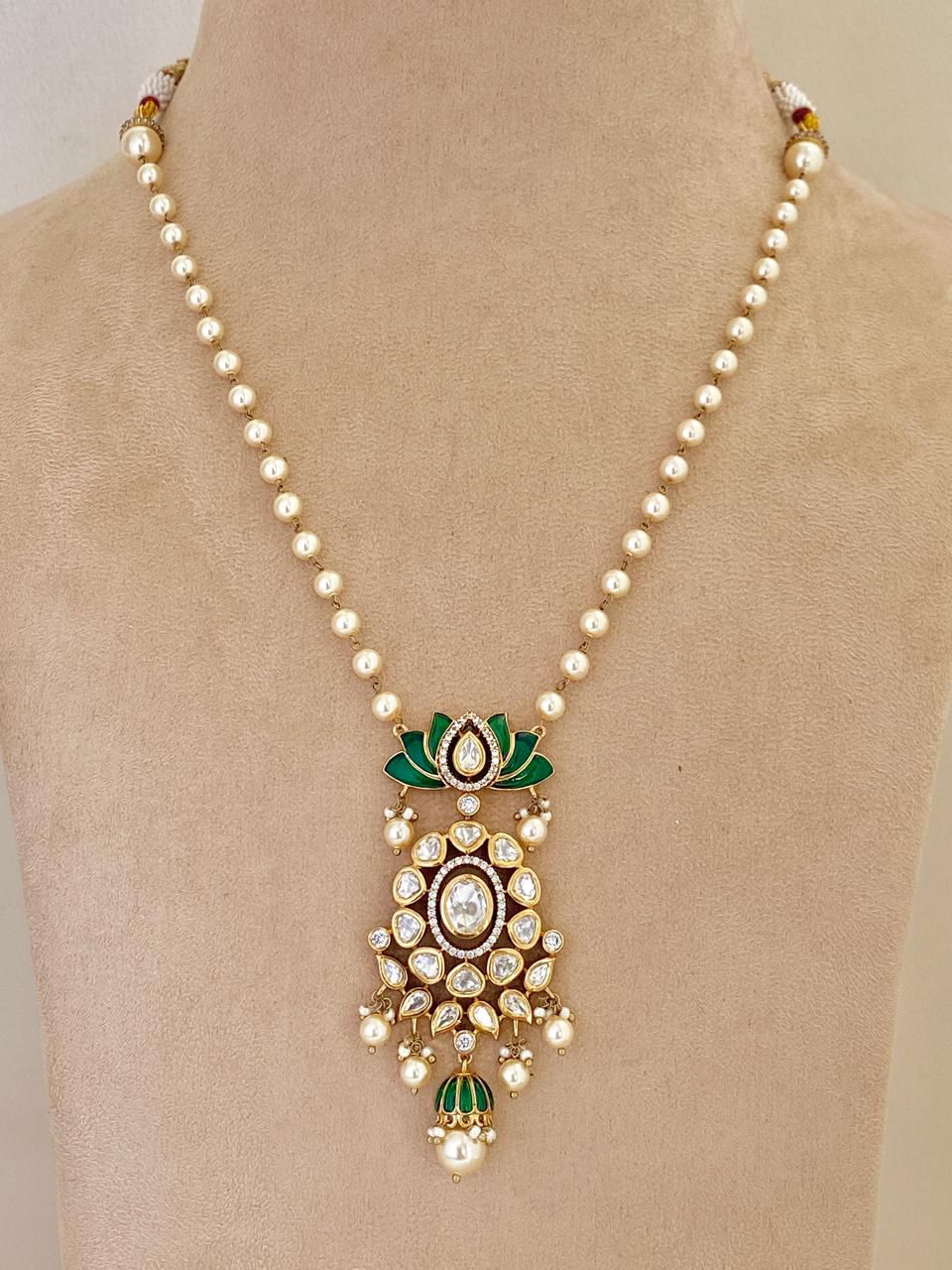 Lotus Gleam Pendant Set
