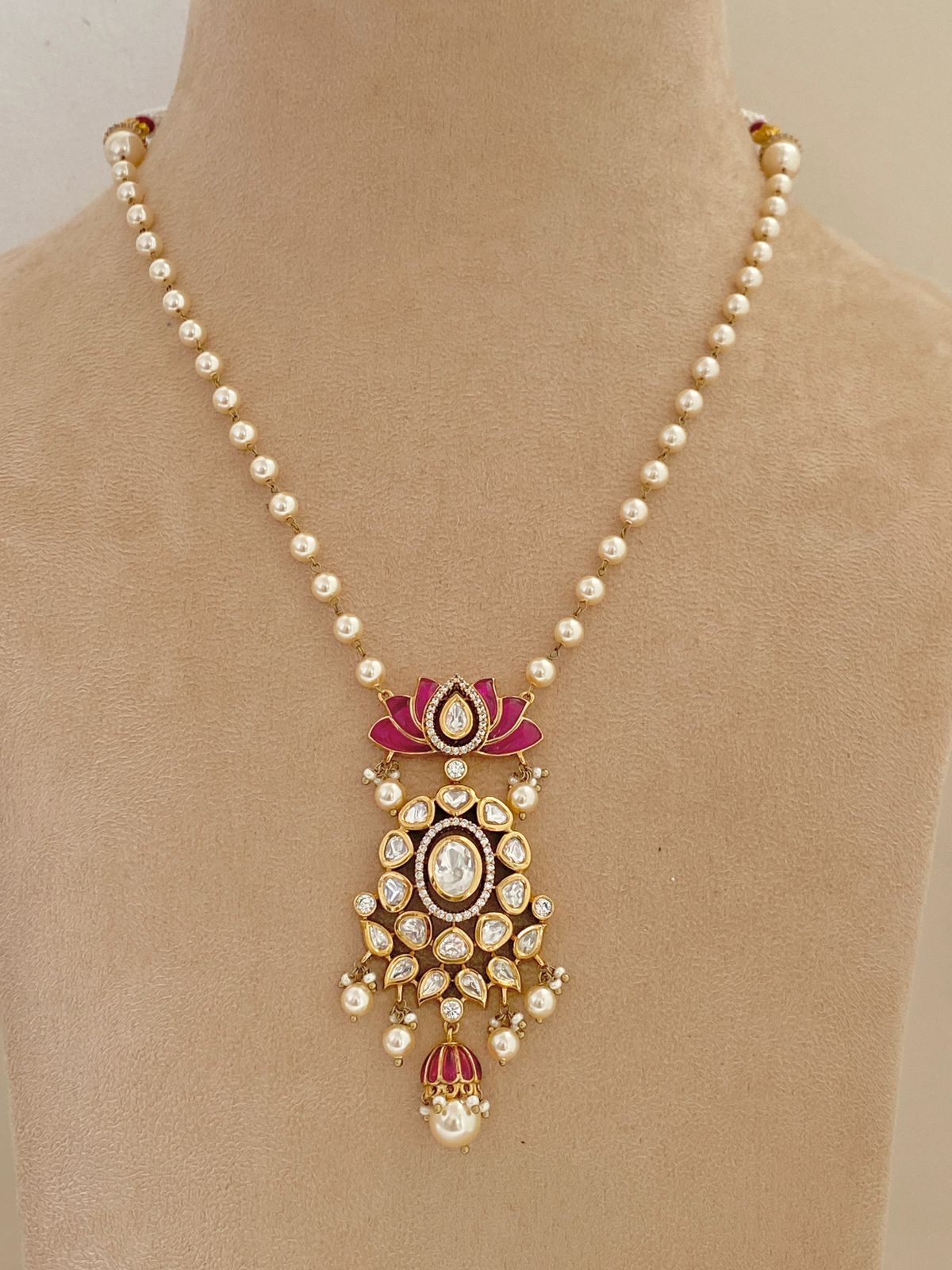 Lotus Gleam Pendant Set