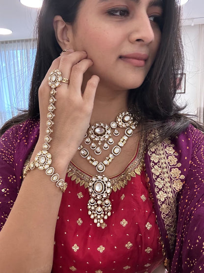 Floral Pattern Necklace Set
