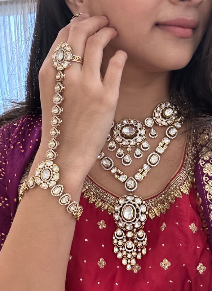 Elegant Strand Hathphool