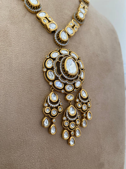 Floral Pattern Necklace Set