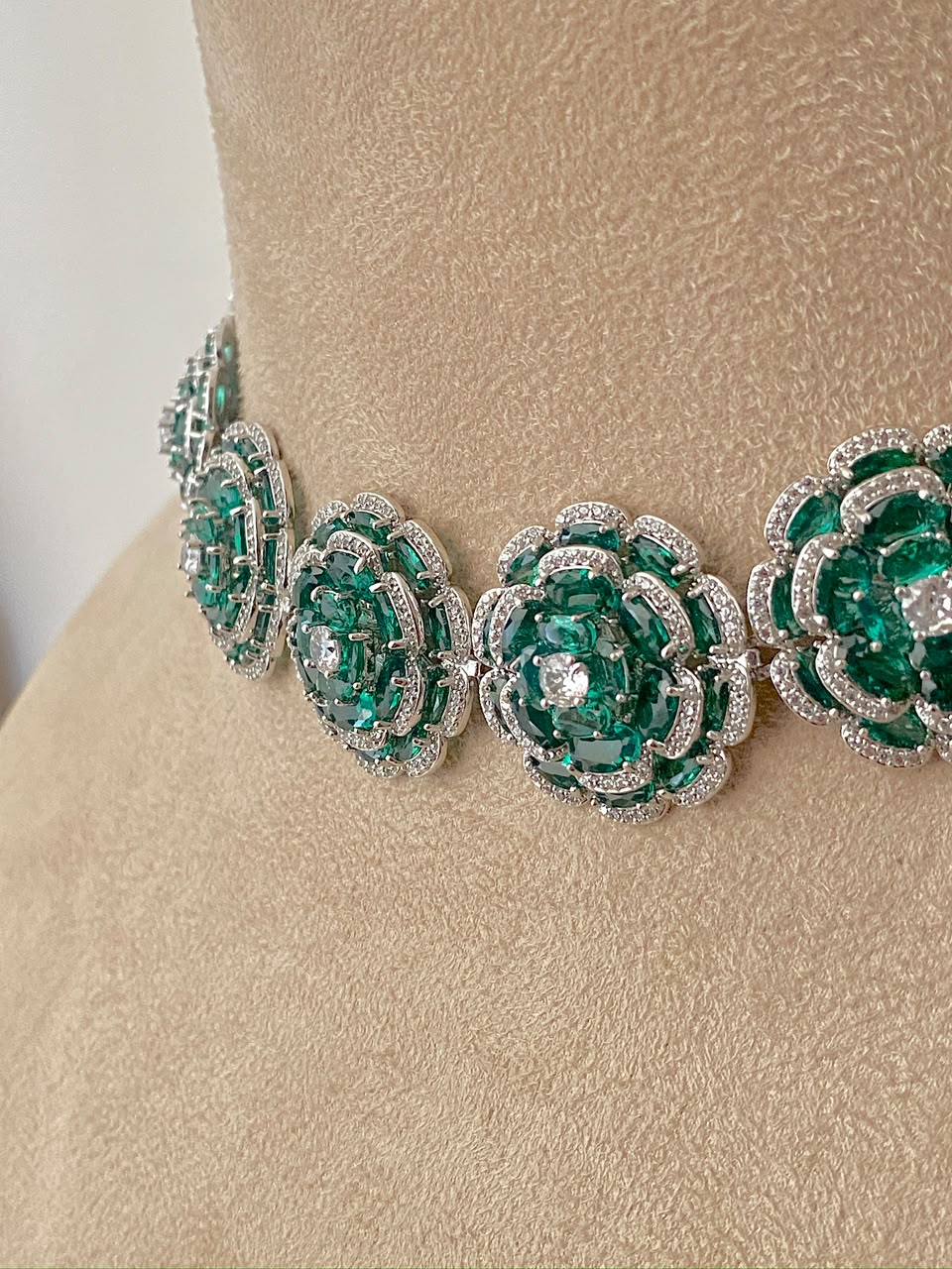 Halo Bloom Necklace Set