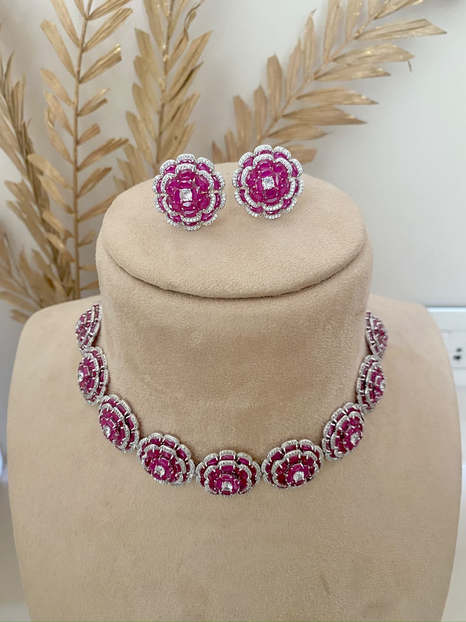 Halo Bloom Necklace Set