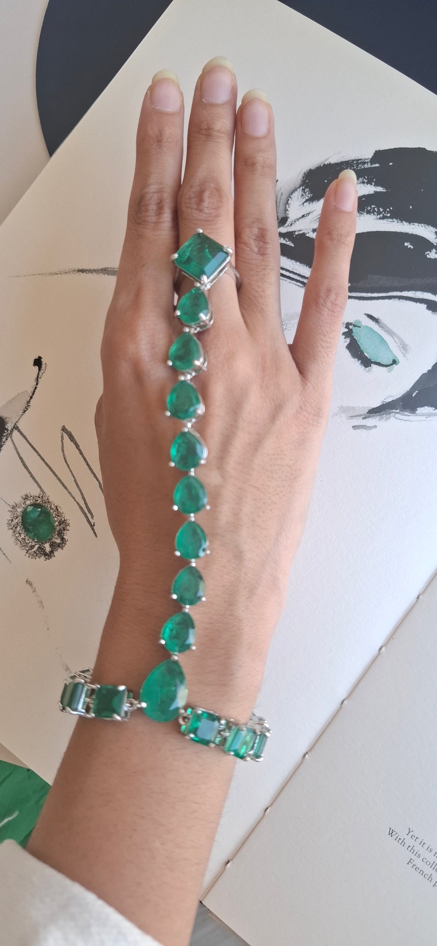 Emerald Aura Hathphool